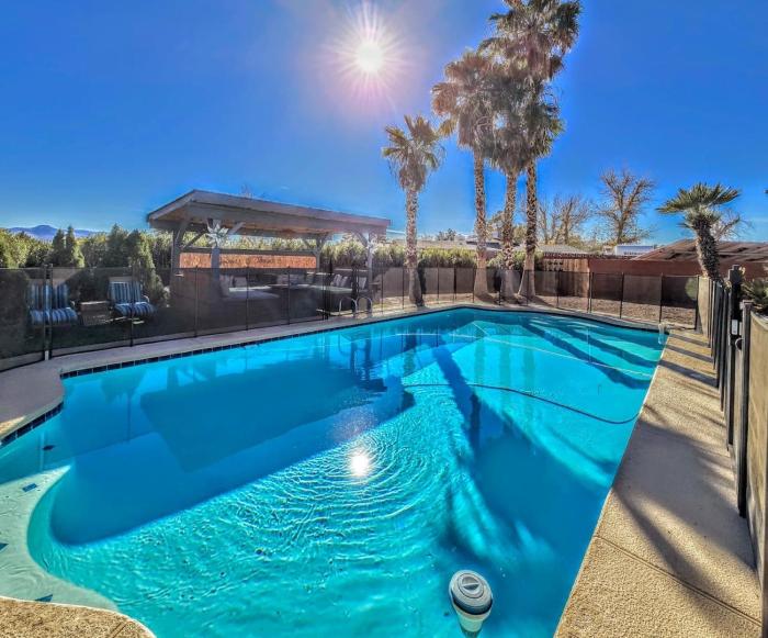 Vegas Speakeasy I HotTub I Pool I Games I Stadium