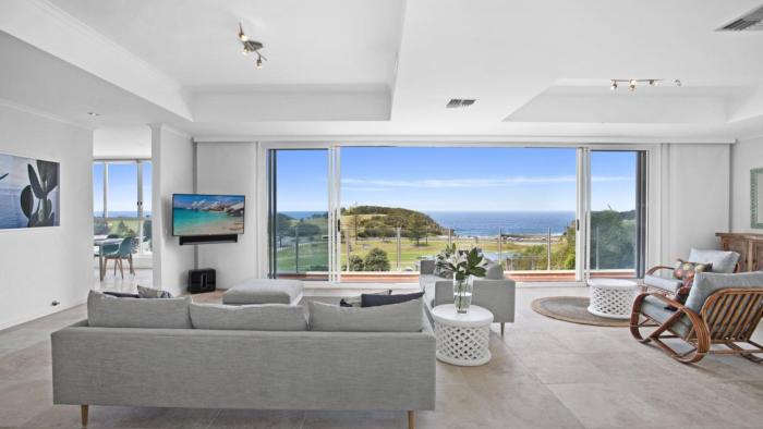 Amazing Views, Luxury Apartment, Easy Walk To Terrigal Village
