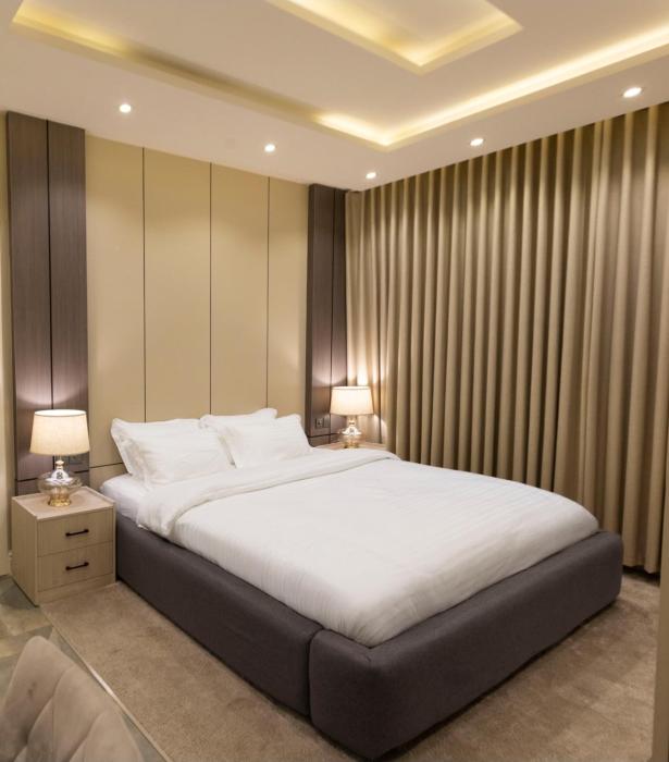 شقة فاخرة غرفة وصالة