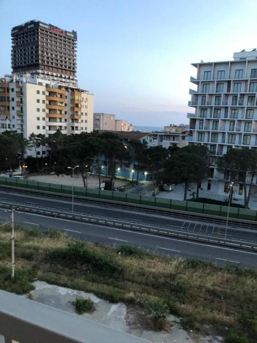 One Bed Condo With Free Street Parking