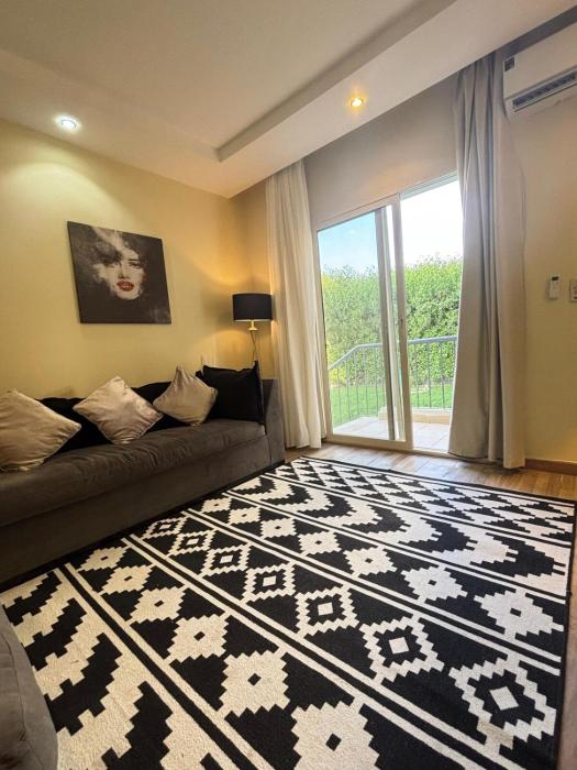 Zayed Elite Retreat pool, garden & breeze