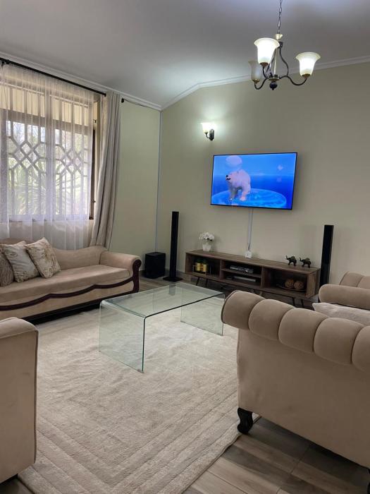 Home Haven- 3 Bedroom Apartment