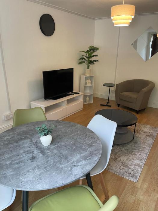 3-Bed ideal for Work Stays - 20 mins walk to center