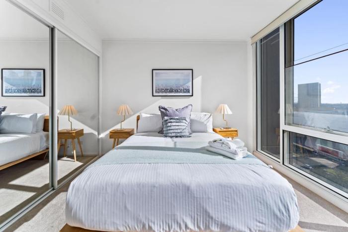 Crown Skyline Views - 1BR Apartment with Balcony and Pool