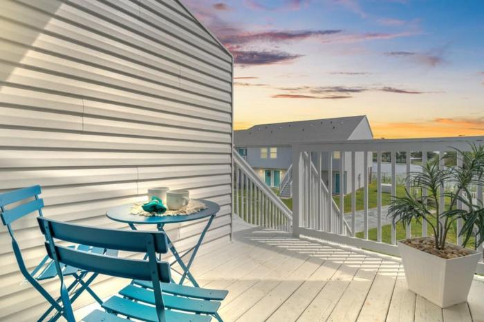 Gone Coastal - 2 Min 2 Beach Water Views