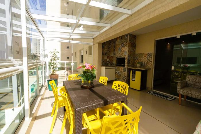 Apto pet friendly c churrasqueira a 100m da praia