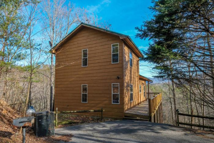 Happy Daze in the Valley By Colonial Properties