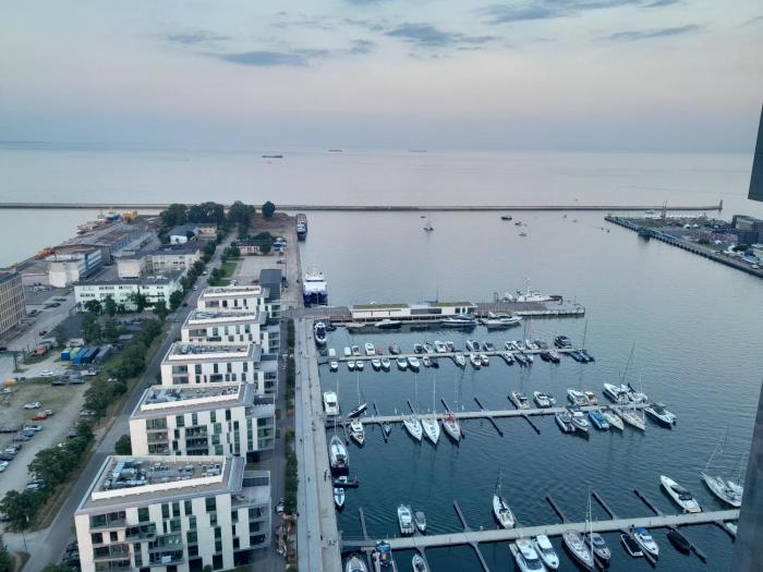 SEA TOWERS 28 th TOP FLOOR! PANORAMIC Sea & City VIEWS from Glass Corner SKY TRIANGLE PENTHOUSE! Terrace! Sailing in the heaven feels like a King!