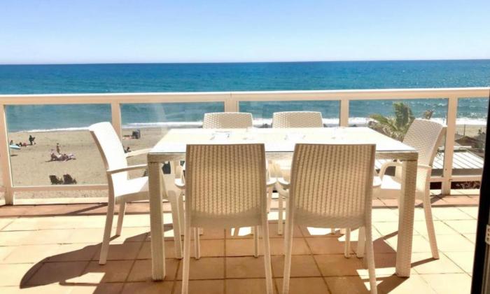 BEACHFRONT APARTMENT In MIJAS COSTA