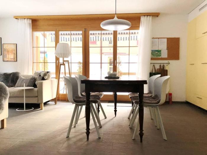 Modern Apartment with Parking & Great Amenities