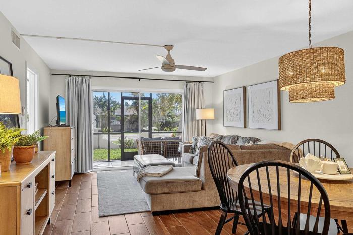 Coastal Paradise Condo Steps To Crescent Beach