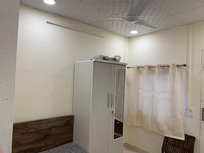 Private Apartment in New Delhi Walking Distance to Metro Station with AC WIFI