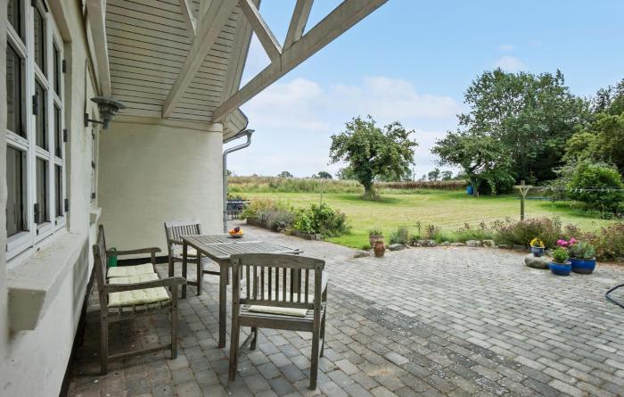 Cozy Home In Aarup With Wifi