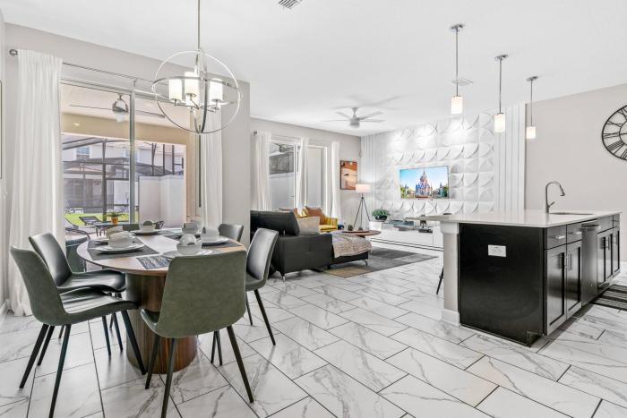 Private Pool 4BR Home in Orlando