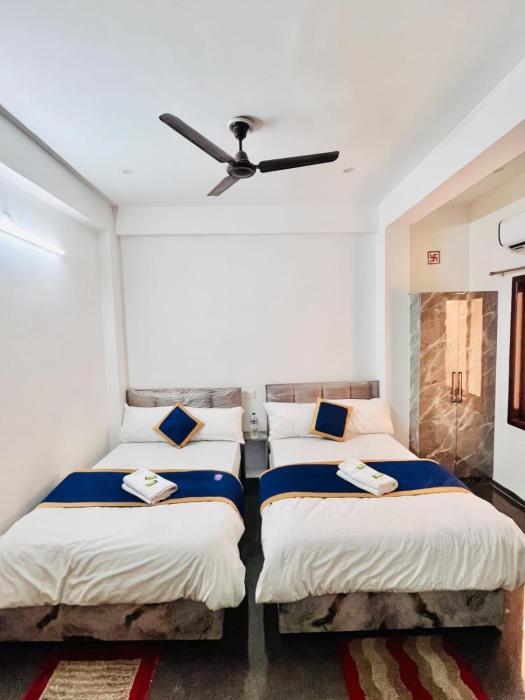 Chandrakala Residency Paying Guest House Near Kashi Vishwanath Temple and Ganga Ghats