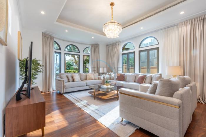 Beach Access Villa with Backyard in Prime Location in Canal Cove, Palm Jumeirah by Deluxe Holiday Homes