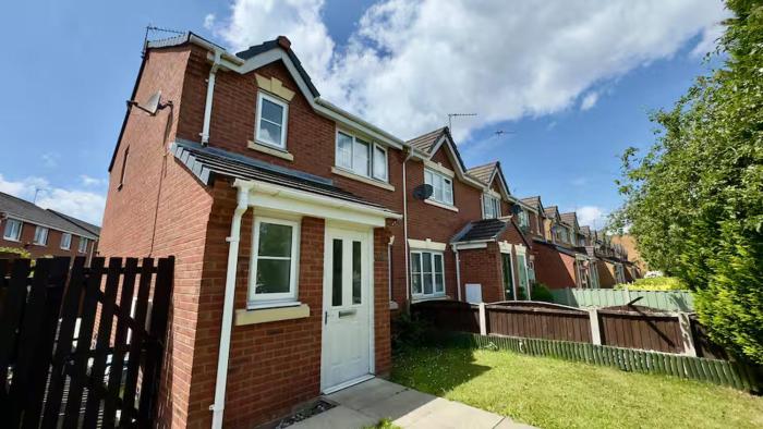 Liverpool Huntscross Home from Home Sleeps 4 Free Parking Pass the Keys