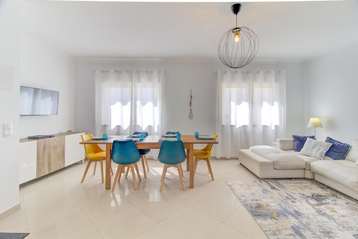 Amazing Home with Balcony & Barbecue