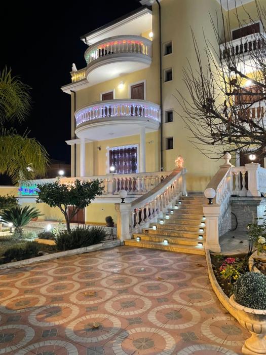 Villa Nicole House - Apartments & Suite