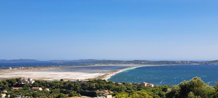 Vue mer et sur les iles dor dHyères