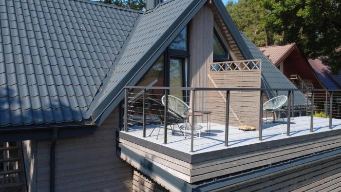 Rytas cozy apartment in the guest house with the terrace and the stunning view to the river side