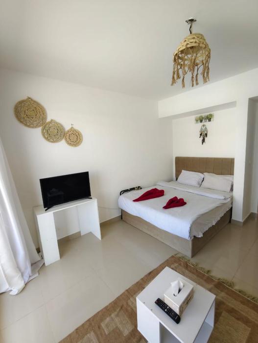 G-cribs studio pool view