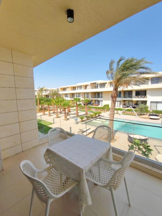 G-cribs studio pool view