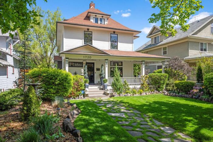 NEW! Updated South Hill Craftsman Sleeps 12!