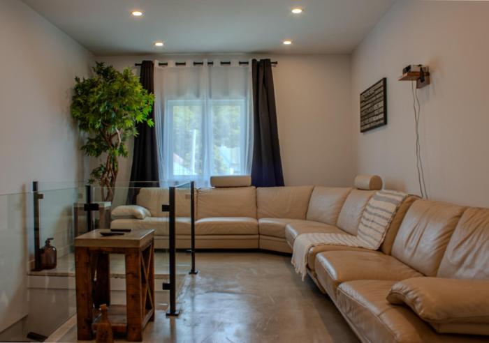 Modern Apartment - Home Theater and Premium Kitchen