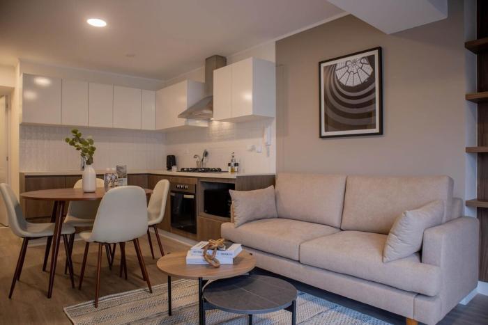 Majestic 2BR with Balcony in Miraflores