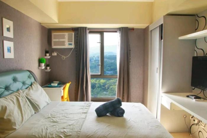 Mountain and City View in Cebu City Top Floor