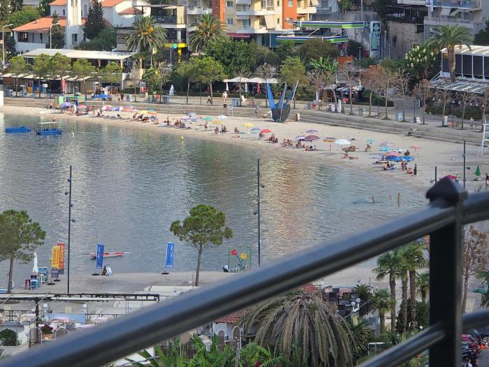 Stunning two Bedrooms Apartment Steps from the Beach