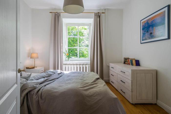 Domillion 2bdr Quiet & light City Hall apt D1117A