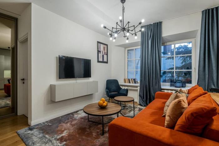 Domillion new modern 2bdr City Hall apt D1117B