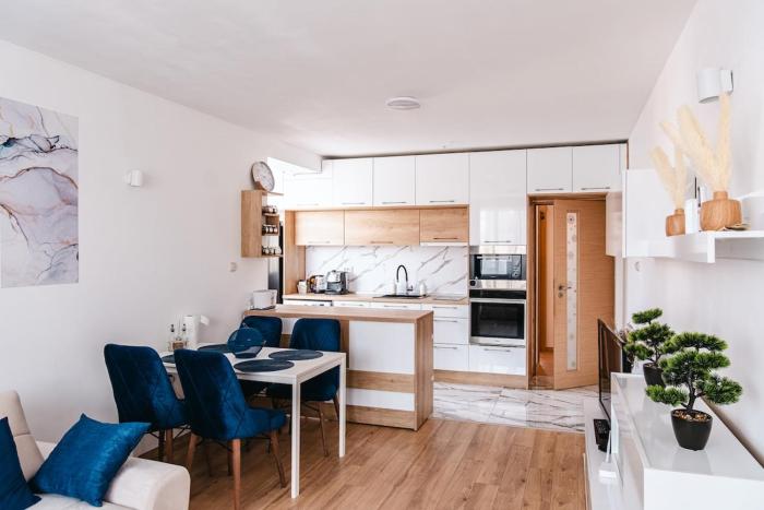 Renovated 1 Bedroom - Full Kitchen - Parking - 4km Tsarevets