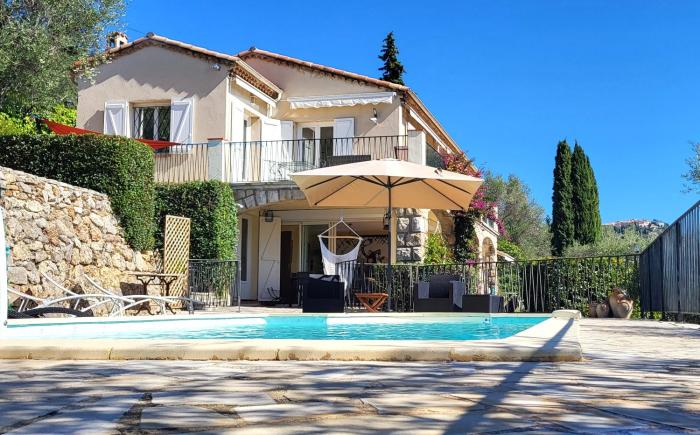 "La Colombe sous les Oliviers" Gîte jusquà 4 personnes - 75m2 - Sur Boooking - Rez de jardin Piscine Vue mer et lac
