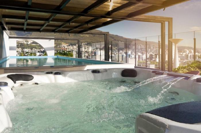 Suite Ejecutiva con Vista Panorámica Piscina La Carolina