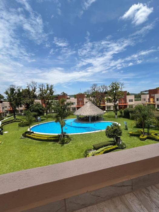 Casa con Alberca en condominio