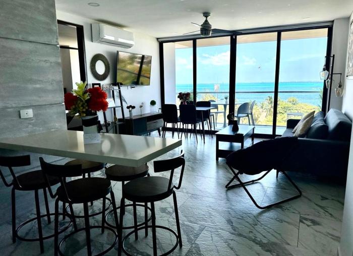 Beautiful sea view apartment in the Hotel Zone Cancun