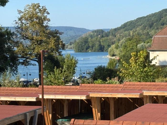 T3 on the lake of Paladru