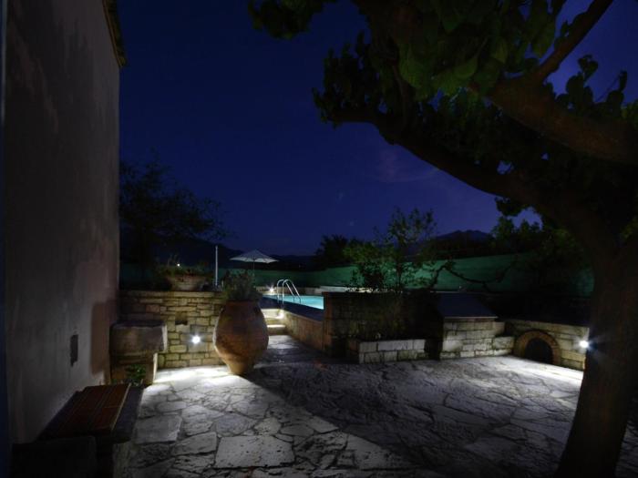 Villa in Crete with Vineyard Experience