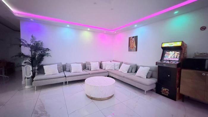 Nice Apartment with amazing view of Paris plus Parking