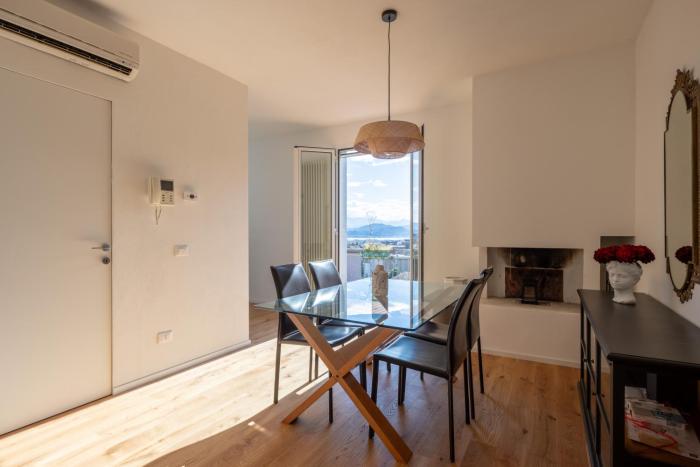 Casa Sarina Modern apartment with city and sea view up to 6 ppl garage included