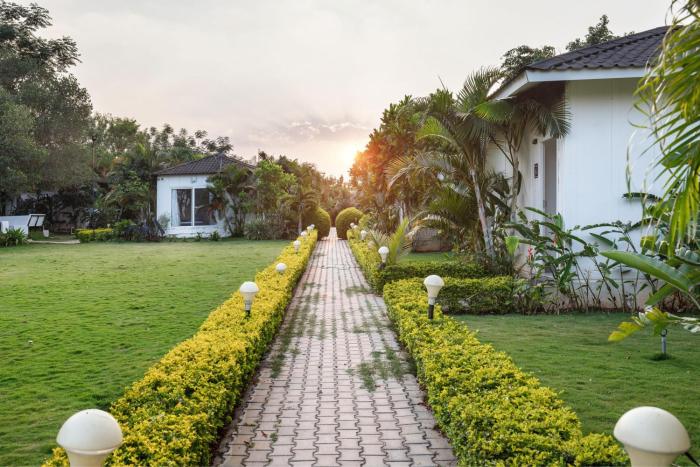 Lush Resorts-13Villas- Pool-Meals- Projector- 45 Pax