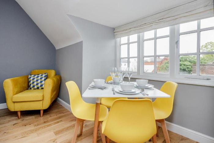 Stylish Gem Of Central Winchester - Sleeps