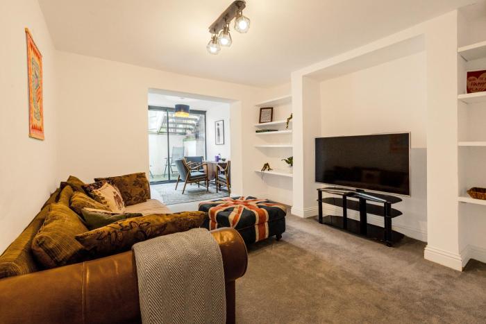 Cozy 1BR flat near River Thames, 9min Hammersmith