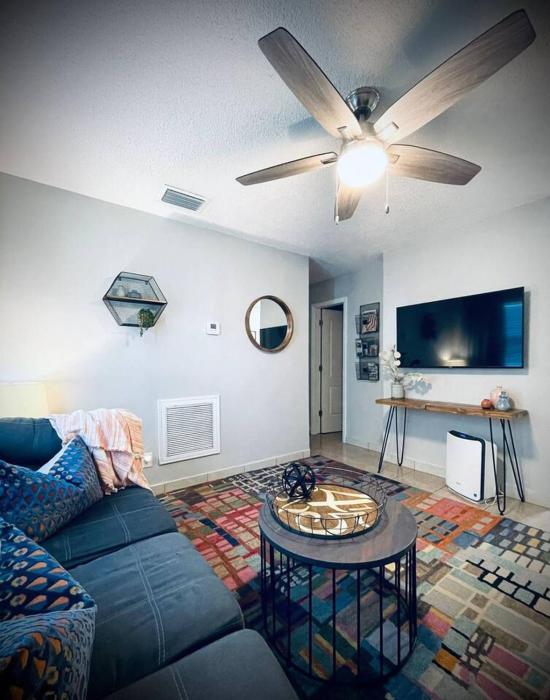 01 Best of FLL - Cozy 2 Bdrm Apt