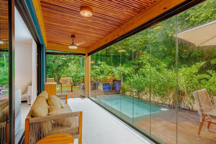 PF110 Linda Casa com 3 Suítes e Piscina