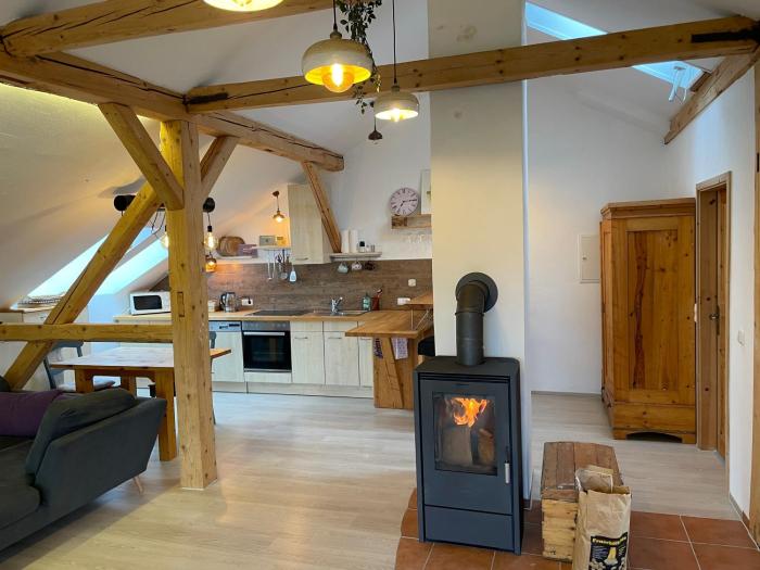 Haus mit Garten und Kamin