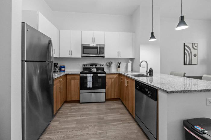 Boulevard Stays Modern Tempe 1BR ASU Pool Gym 01